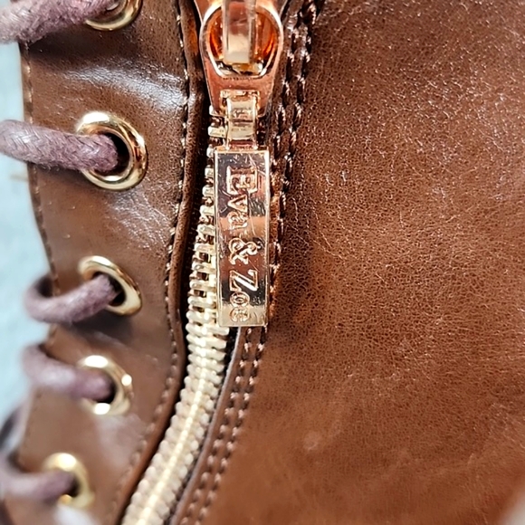 Eva & Zoe Palmer  women's lace-up Combat Boots .Size 9.  Chunky 3 inch heel. - Picture 3 of 10